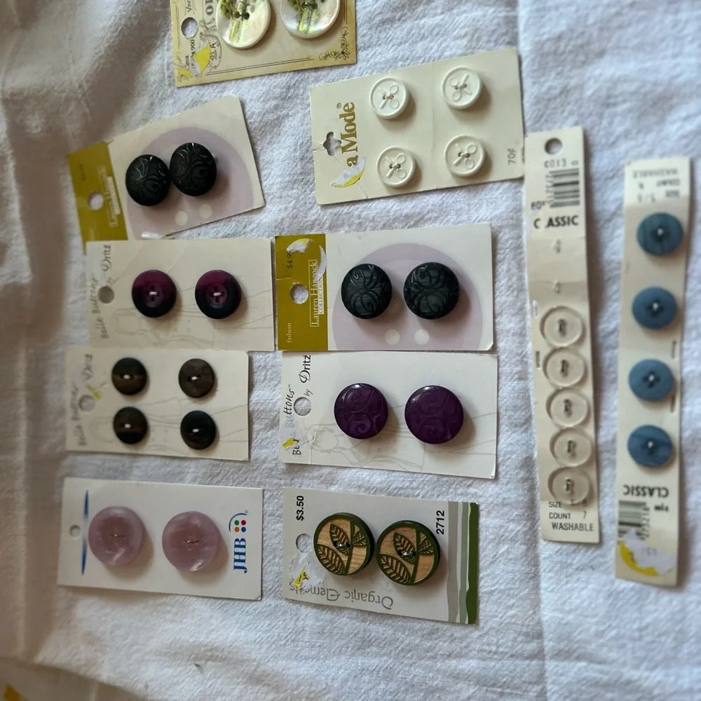 Assorted Button Collection - Picture 2 of 4